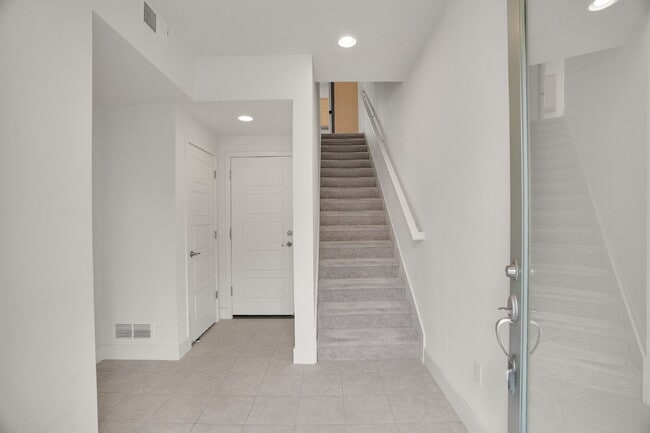 Building Photo - $2,680 - 2 Bed, 2.5 Bath Townhome in Broom...
