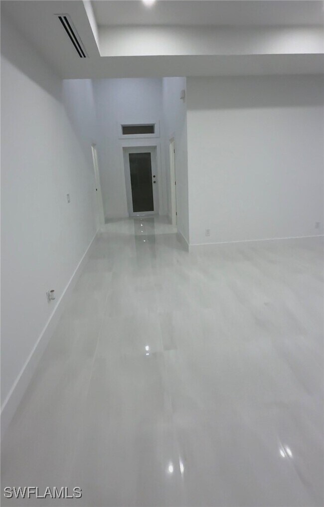 Building Photo - 751 Milano Ave S