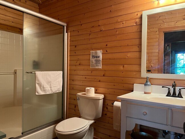 Building Photo - Beautiful 3/2 Mountain Home Rental!