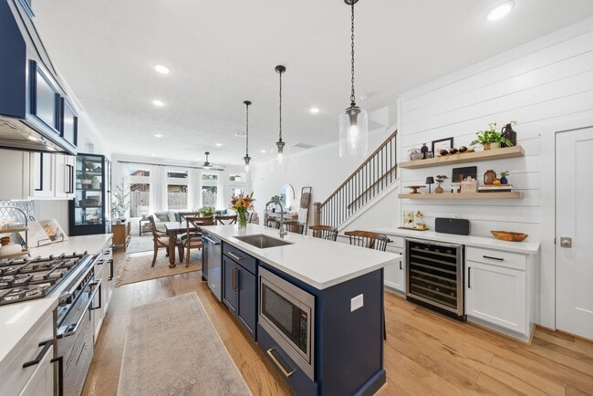 Building Photo - 1807 Bingham St