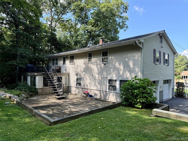 Building Photo - 15 Kentwood Dr