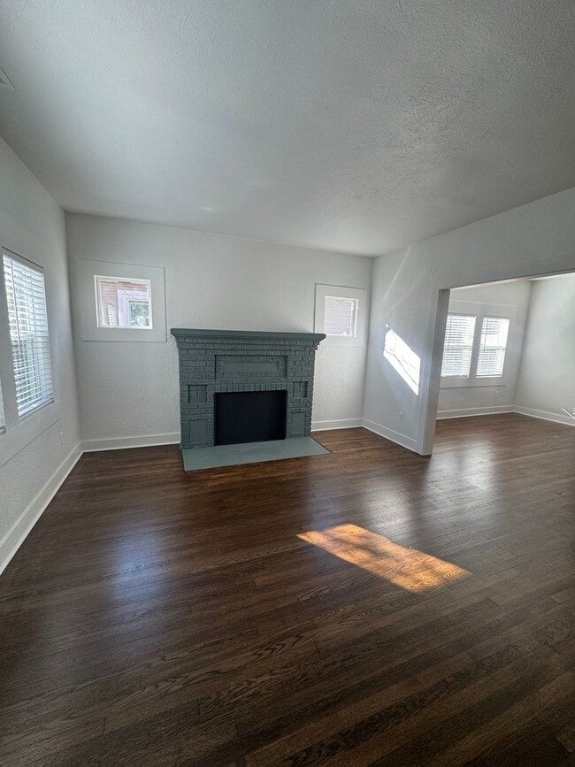 Building Photo - 1456 Magnolia Ave