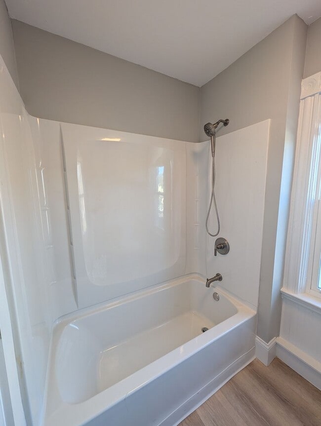 Building Photo - ? Recently Renovated 2-Bedroom Apartment ?