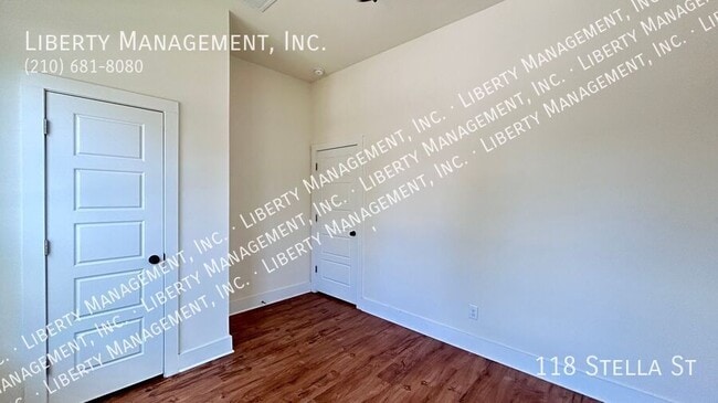 Building Photo - 118 Stella St