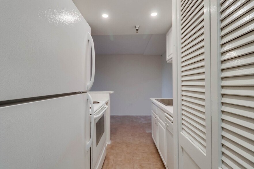 Building Photo - 1333 8th Ave