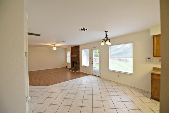 Building Photo - 1002 Dover Pass