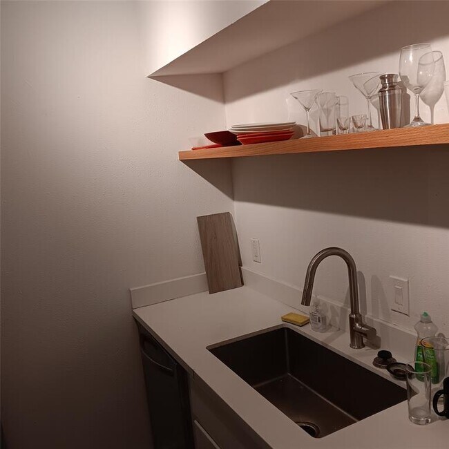 Building Photo - 815 Kipling St