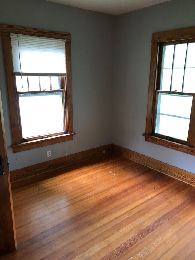 Building Photo - 119 N Normal St