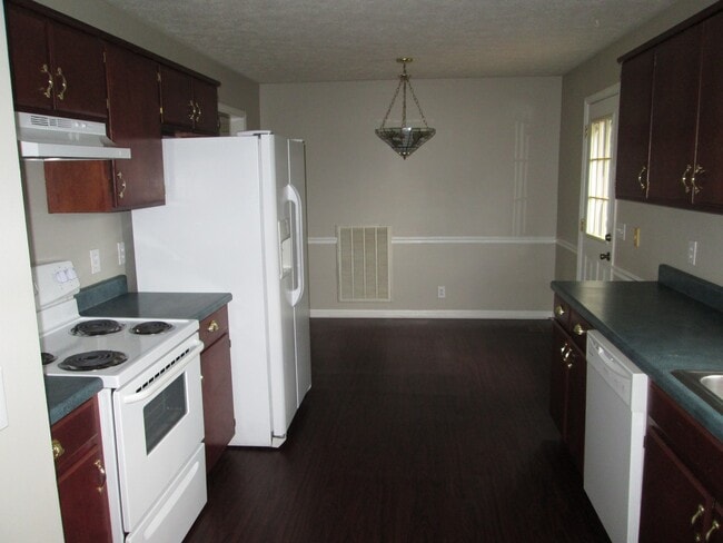 Building Photo - Barfield Area 3 bed 2 bath with a backyard