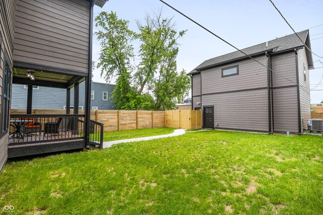 Building Photo - 1027 Hosbrook St