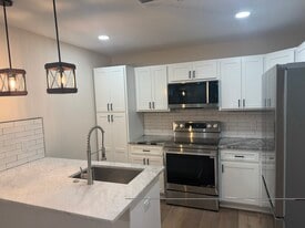 Kitchen - 925 24th Ave N