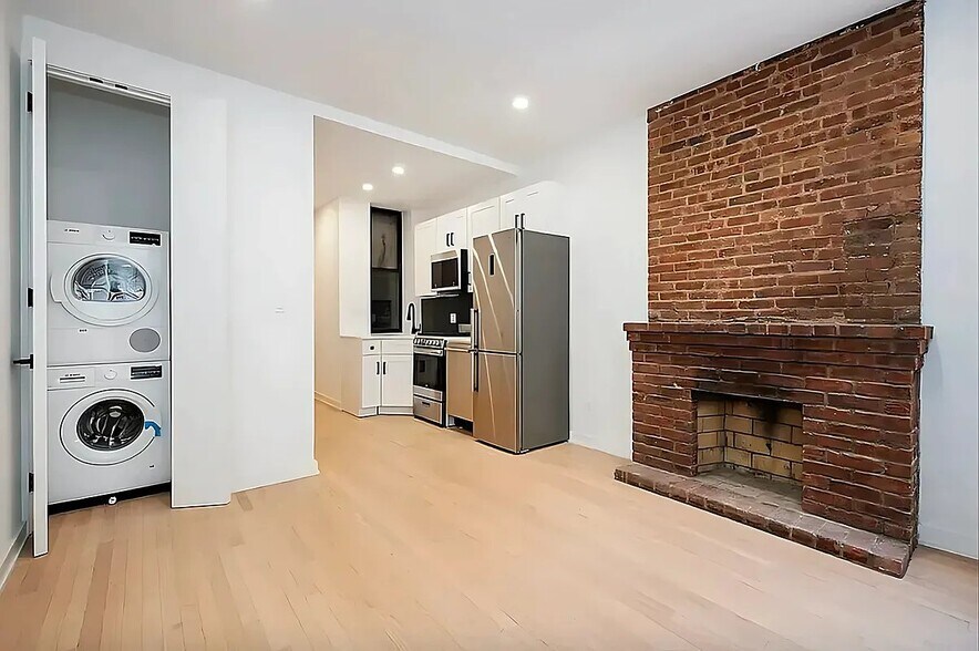 Primary Photo - 304 Columbus Ave