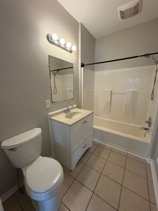 Building Photo - Cozy 2/1 Brick House in Celanese- $1,250