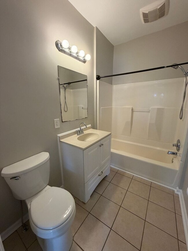 Building Photo - Cozy 2/1 Brick House in Celanese- $1,395