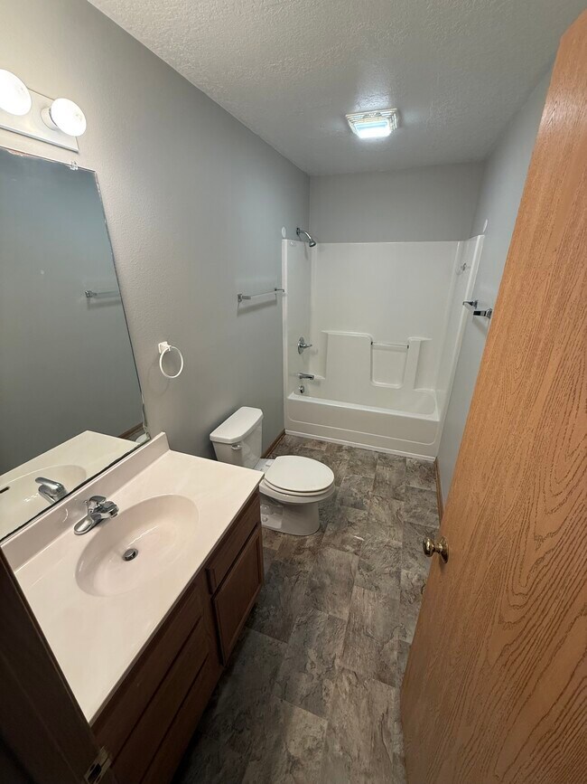 Building Photo - 4637 Twain St