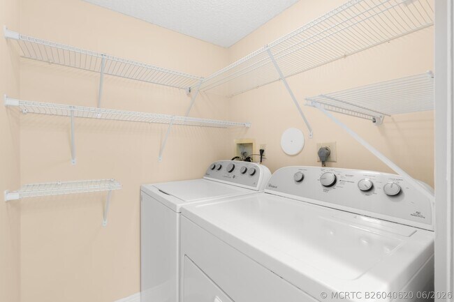 Building Photo - 9855 Westview Dr