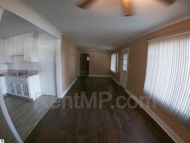 Building Photo - 620 E Gaylord St