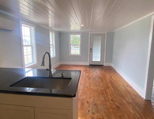 Building Photo - 289 Sherwood Rd