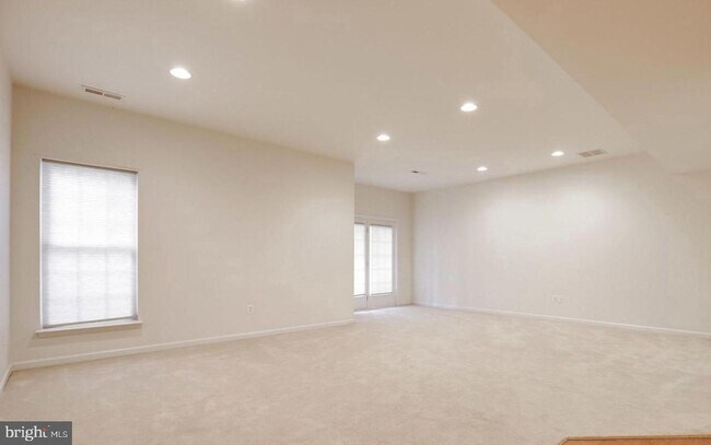 Building Photo - 25859 Kirkwood Square