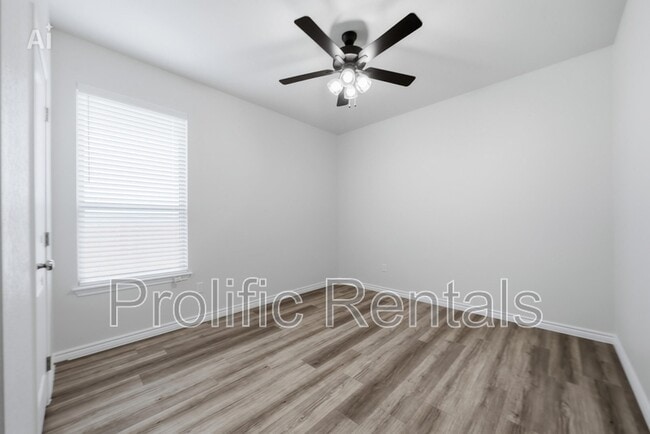 Building Photo - 117 Leon Ln