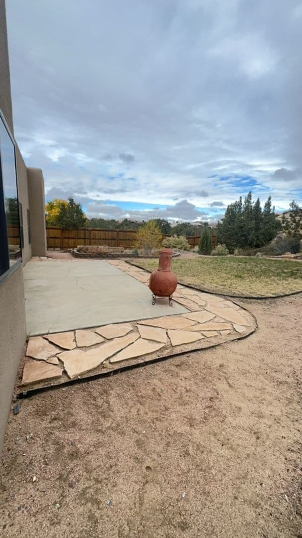 Building Photo - Beautiful 3 Bedroom Home 87402