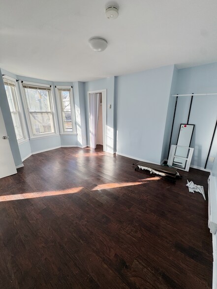 Building Photo - 128 Putnam St