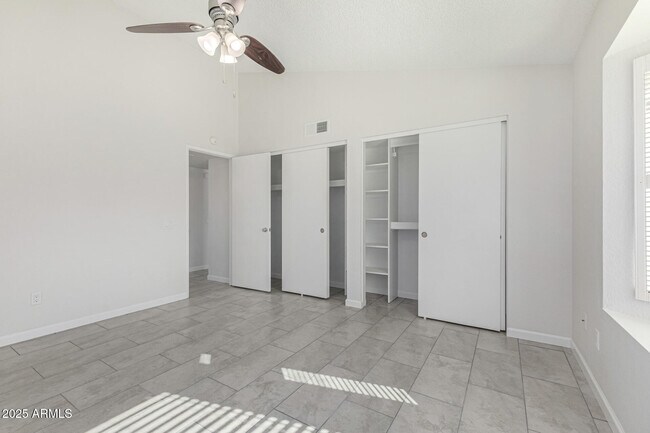 Building Photo - 1813 E Grandview Rd