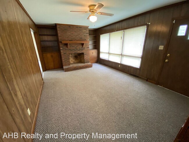 Building Photo - 3 br, 2 bath House - 209 Meadowbrook Dr.