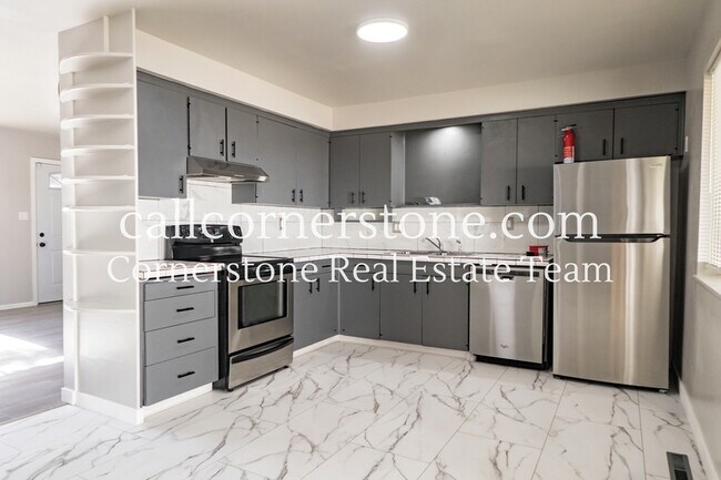 Building Photo - 1320 Verde Dr