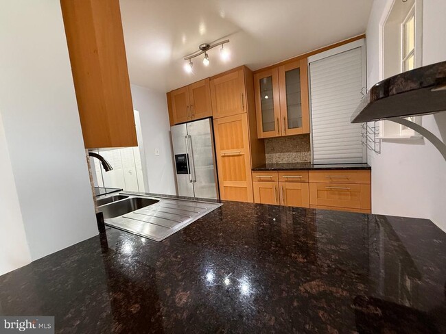 Building Photo - 12702 Veirs Mill Rd