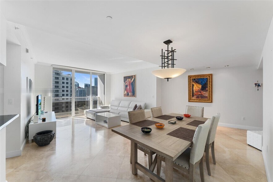 Building Photo - 901 Brickell Key Blvd