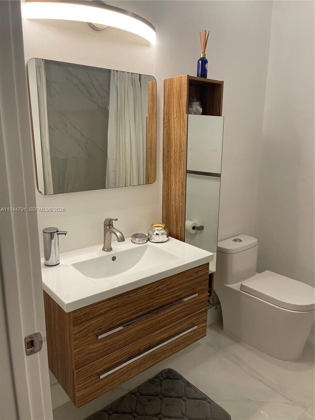 Building Photo - 909 NE 16th Terrace