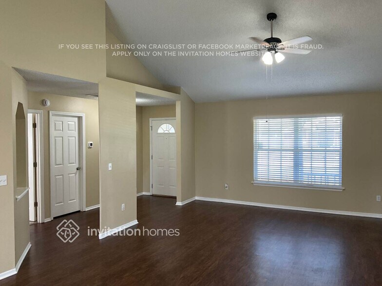 Building Photo - 1465 3rd Ave