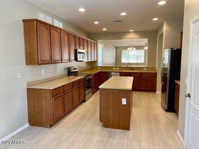 Building Photo - Single Level 4 bedroom, 2 bath home available in Skyline Ranch