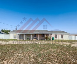 Building Photo - Spacious Home on ½ Acre Just South of Town...