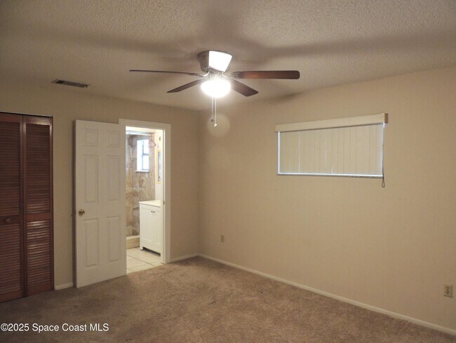 Building Photo - 2049 Ixora Dr W