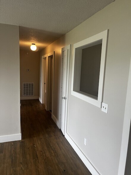 Building Photo - 1822 Carneal Ln