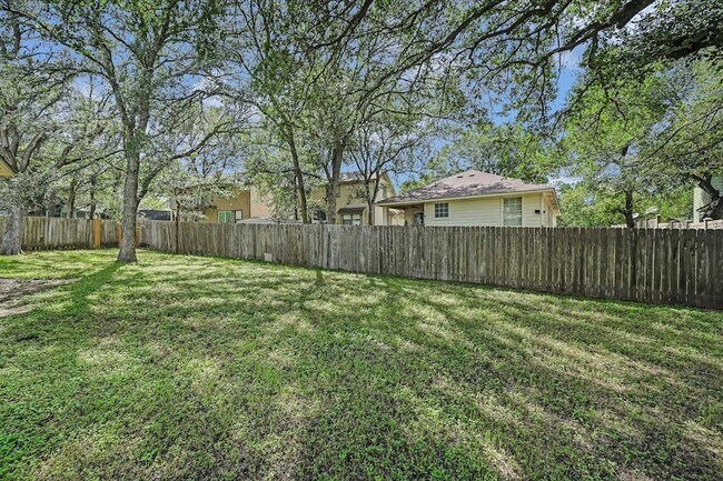 Building Photo - 108 N Mockingbird Cir