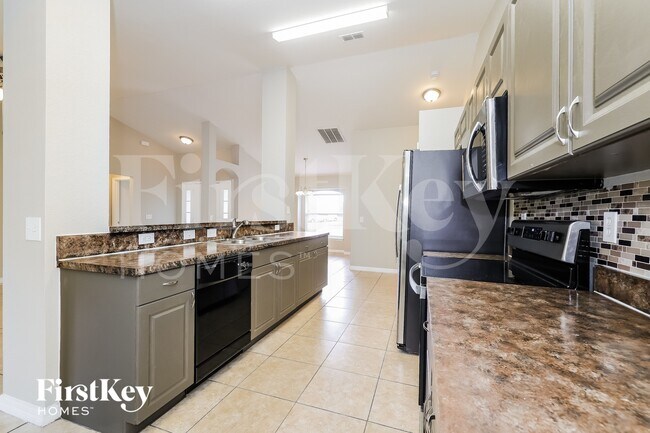 Building Photo - 612 Camel Ln