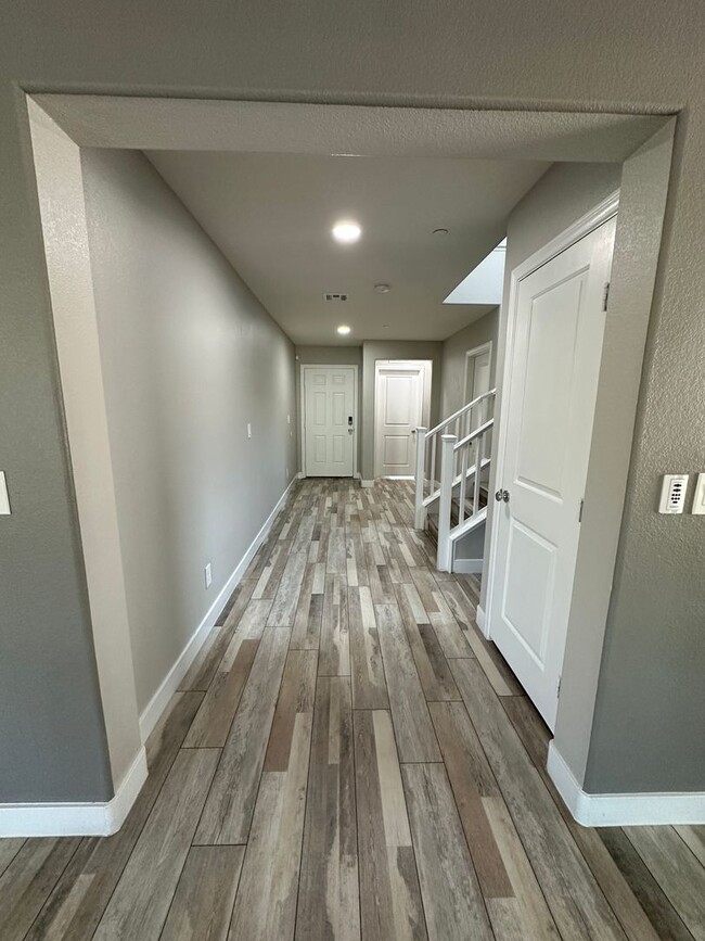 Building Photo - 7758 Meng Ct