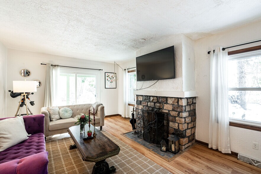 Building Photo - 535 W Montclaire Ave