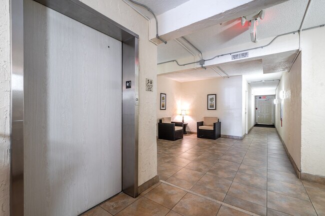 Building Photo - 251 S Cypress Rd