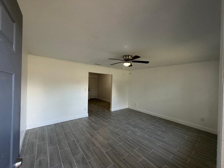 Building Photo - 564 N Wayman St