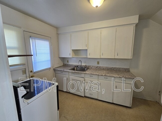 Building Photo - 251 Madison St