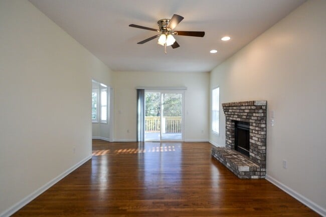 Building Photo - Escoba Bay Community- 3 Bedroom PLUS Bonus Room