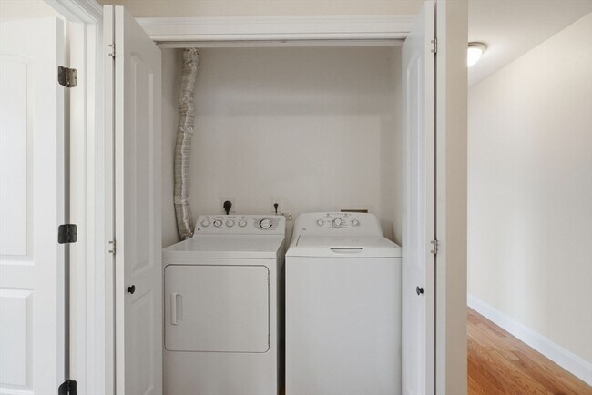 Building Photo - 23 Winship St