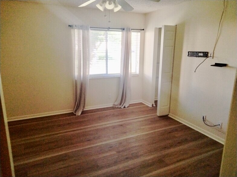 Building Photo - 4956 Sable Pine Cir