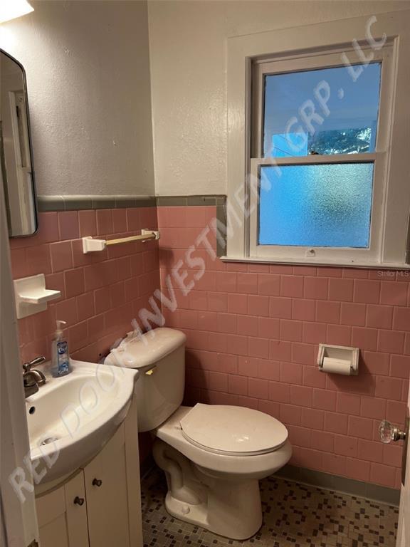 Building Photo - 712 Floral Dr