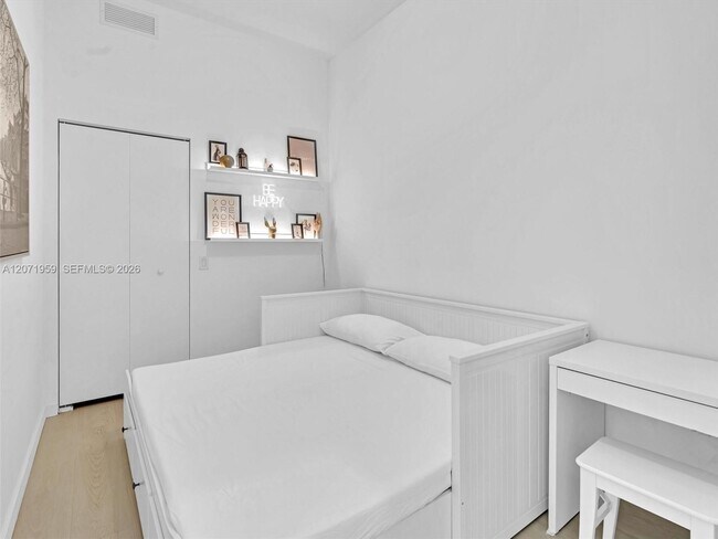 Building Photo - 501 NE 31st St