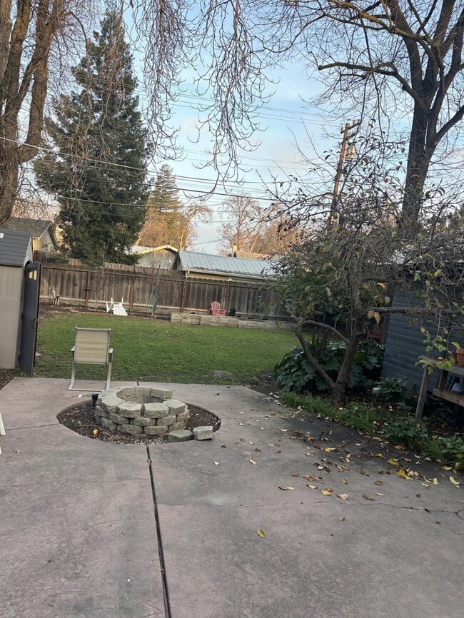 Building Photo - Modesto 2 Bedroom 2 Bath Bungalow
